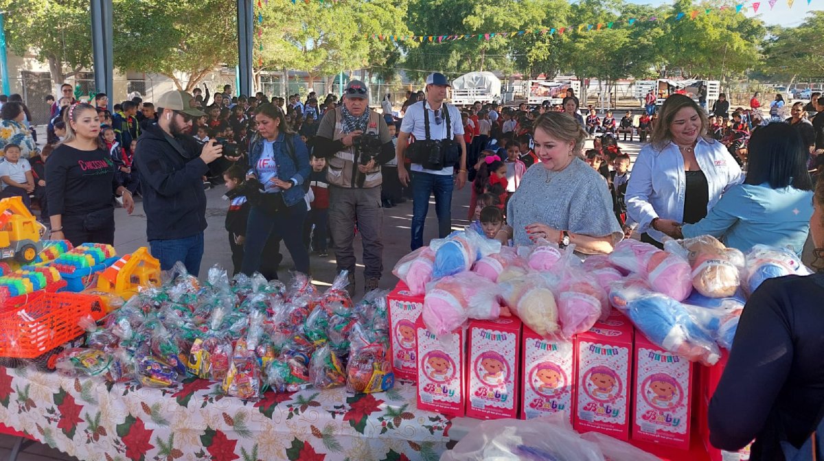 ¡Se adelanta la Navidad! Entrega regalos y dulces el DIF Sinaloa en el ejido 20 de Noviembre