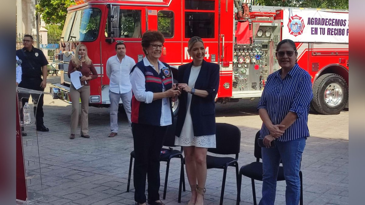Entregan a Bomberos Voluntarios de Mazatlán dos nuevas unidades tras aportaciones de la ciudadanía