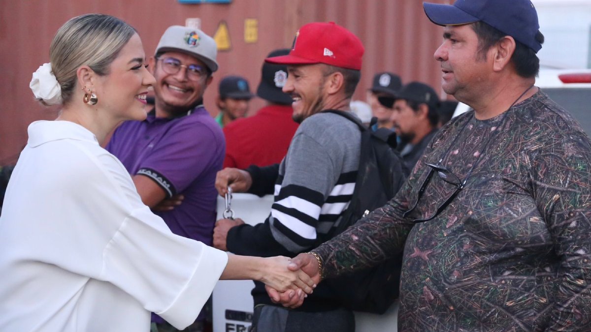 Promete alcaldesa trato digno y mejores condiciones para trabajadores de Aseo Urbano de Mazatlán