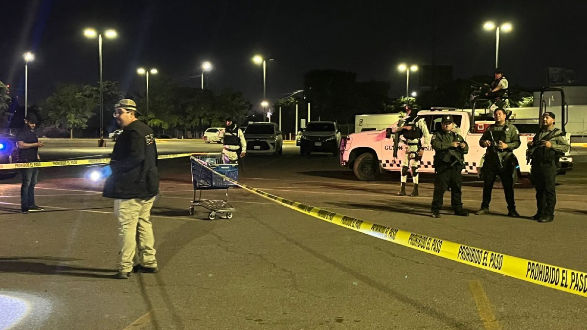 Hombre es baleado en despojo de su vehículo afuera de supermercado en Tres Ríos, Culiacán