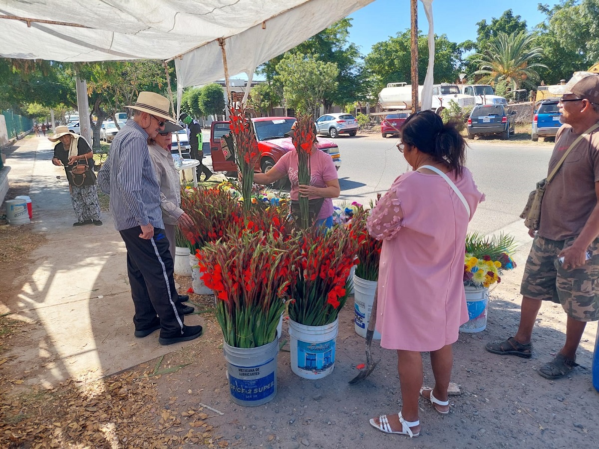 Floristas de Los Mochis reportan buenas ventas por festividad del Día de Muertos