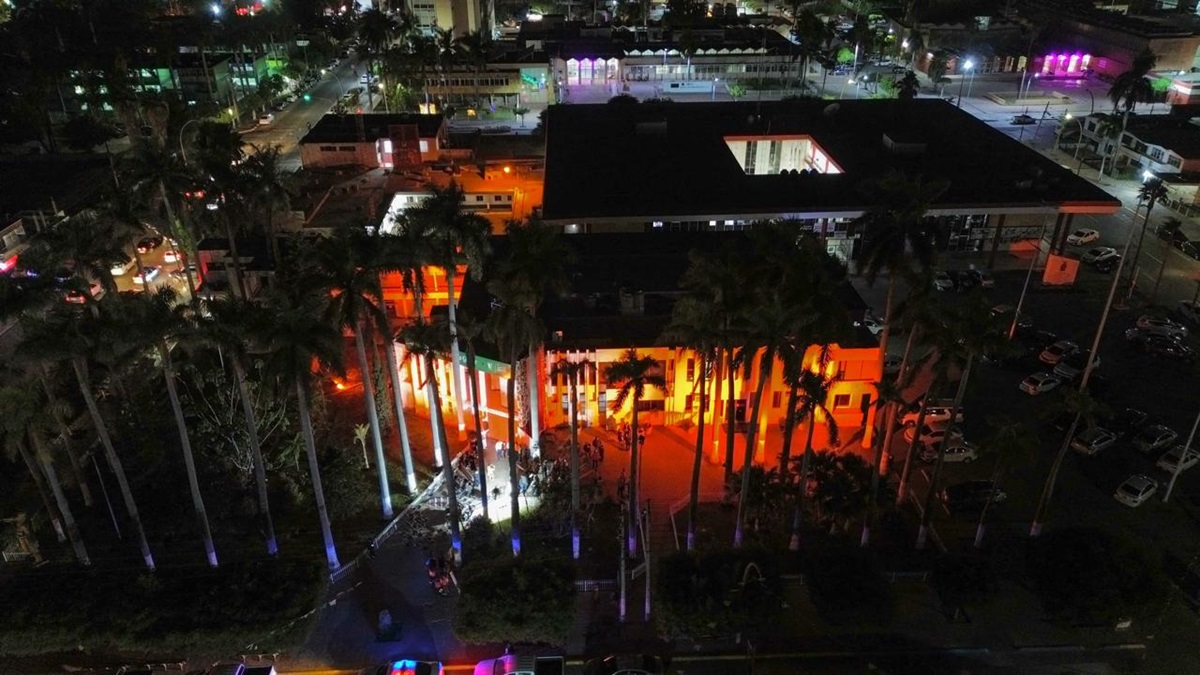 Se ilumina de naranja Palacio en Ahome para concientizar y erradicar violencia contra la mujer