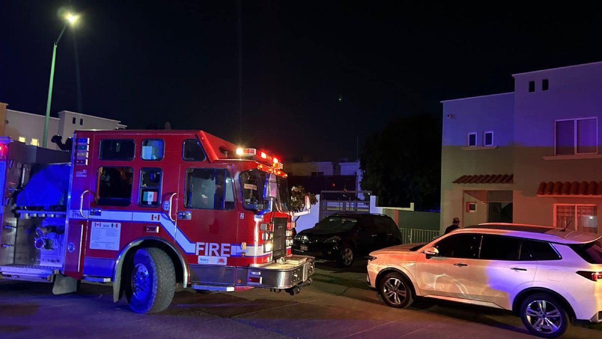 Se registra incendio de casa habitacional en el fraccionamiento Los Mangos 2, en Mazatlán