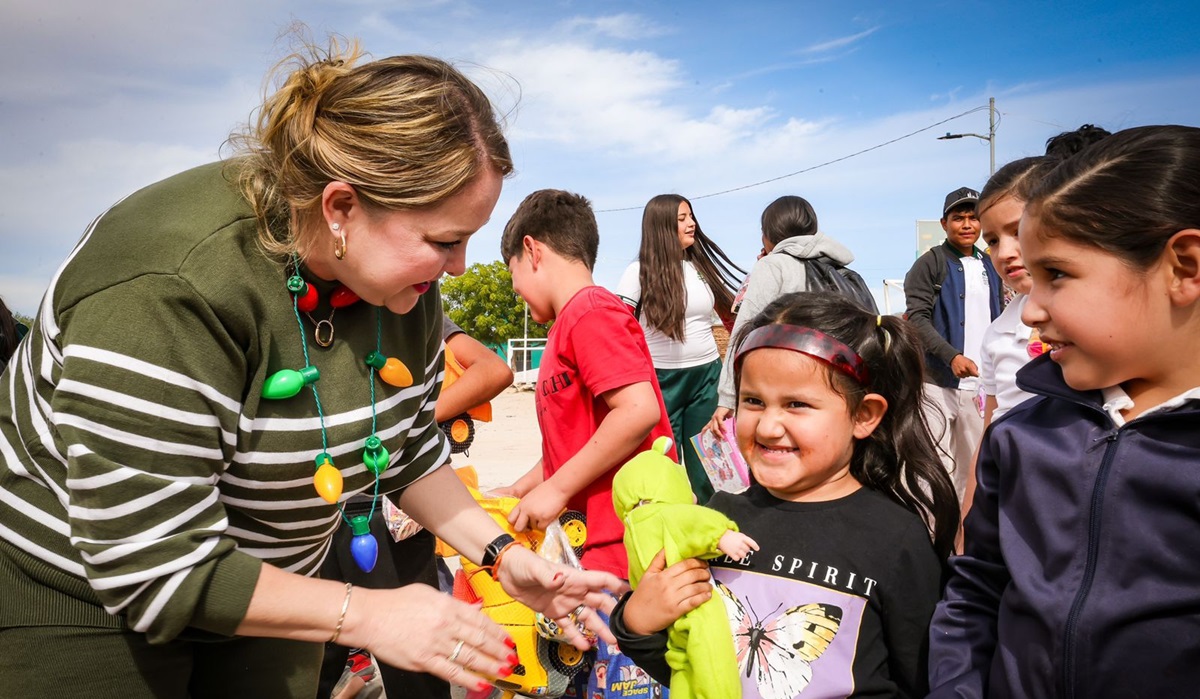 Llega a cinco comunidades de Choix la “Caravana Navideña” de DIF Sinaloa
