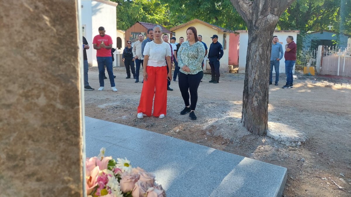 Alcaldesa, Lupita López González realiza recorrido de supervisión en los panteones de Salvador Alvarado