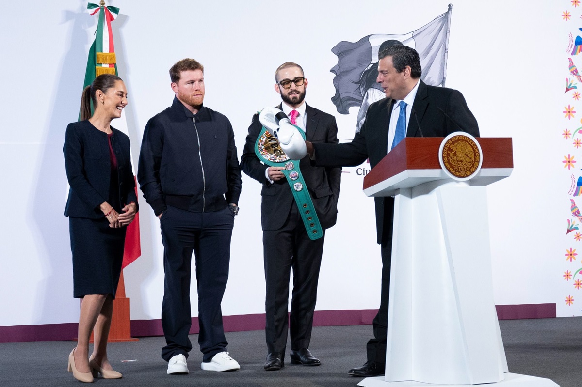 Recibe Sheinbaum ‘guantes blancos de la paz’ y anuncian clase de box masiva a nivel nacional