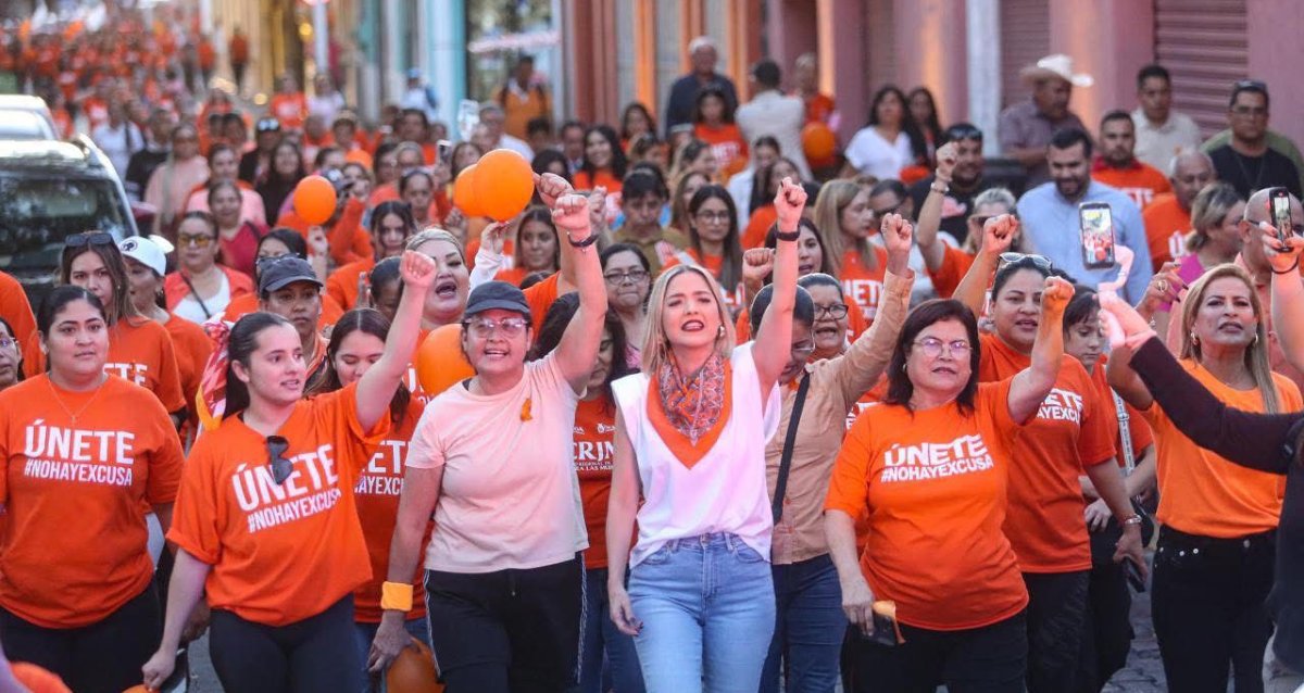 Mazatlán se envuelve de luz naranja y esperanza en el D25