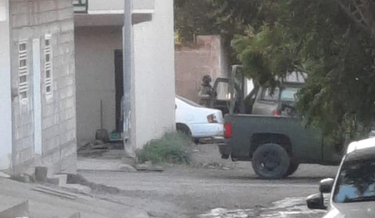 Agreden a balazos a militares en El Barrio, en Culiacán; hay dos civiles heridos