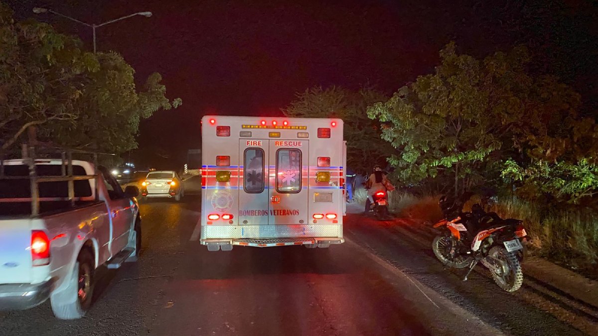 Motociclistas resultan lesionados tras ser impactados por un tráiler en Mazatlán