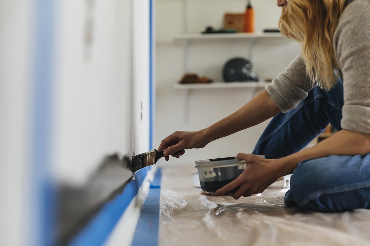¿Mejoras en casa para la temporada decembrina? Guía para reparar y pintar paredes, puertas y marcos