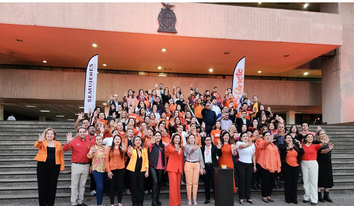 Palacio de Gobierno se ilumina de color naranja para visibilizar la lucha contra la violencia de género