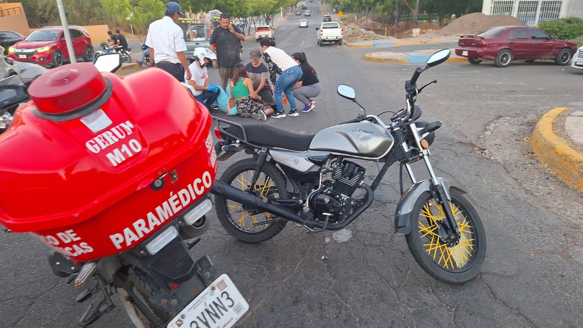 Pareja lesionada en Culiacán tras ser embestida por conductor que huyó y dejó las placas