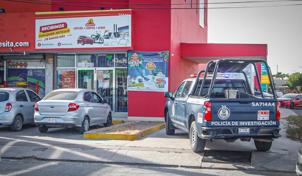 ¡Golpearon a un empleado! Ladrones asaltan casa de empeño en Culiacán y se llevan casi 150 mil en oro