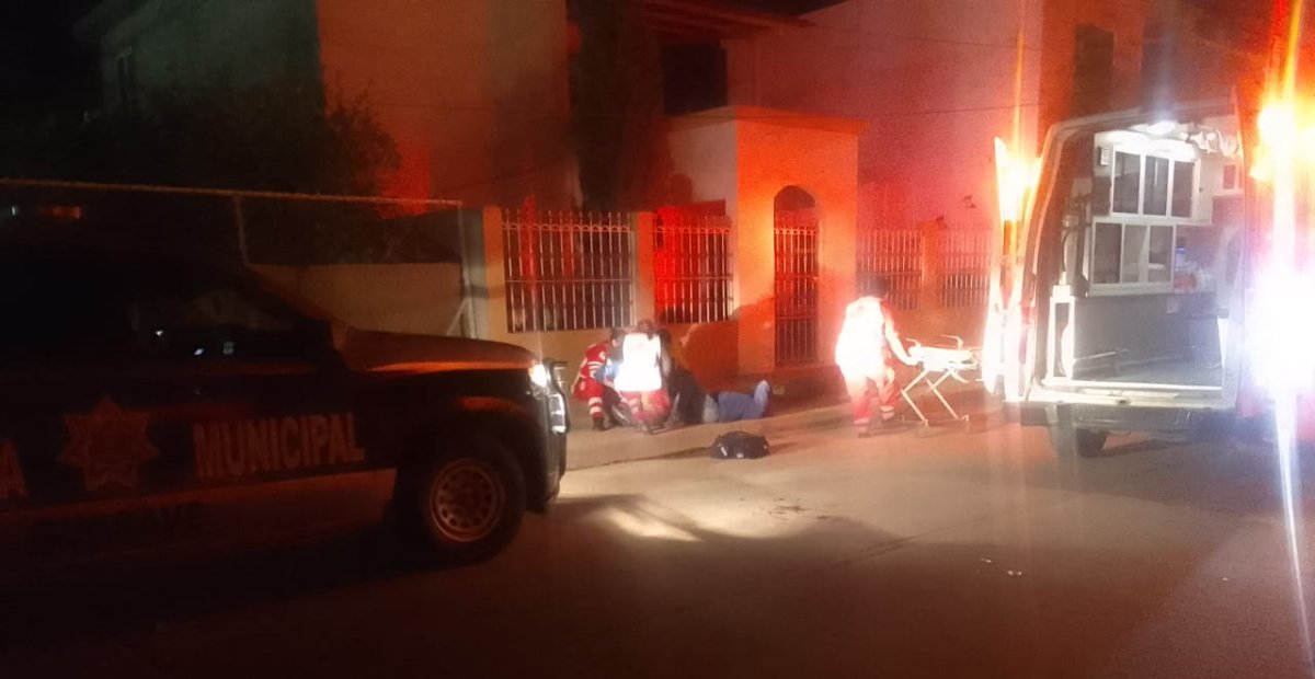 Peatón termina lesionado al ser atropellado por motociclista desconocido, en Guasave