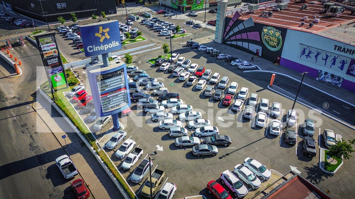 Ejército resguarda conocida plaza de Culiacán; descartan riesgo y los comercios operan normal