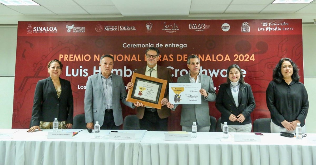 Recibe Luis Humberto Crosthwaite el Premio Nacional Letras de Sinaloa 2024