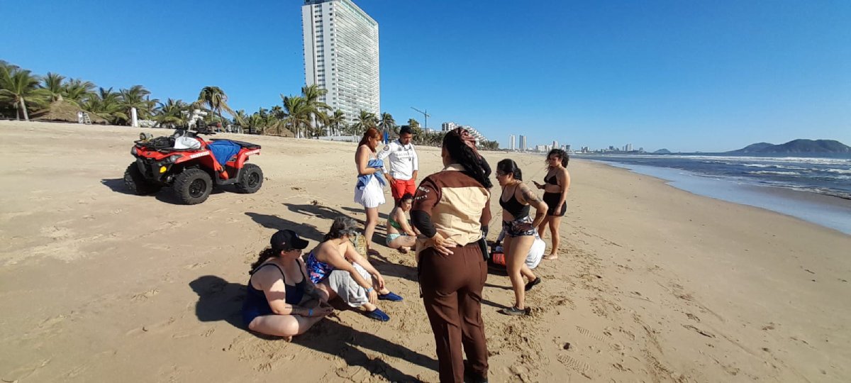 Bañista pierde la vida en playas de Mazatlán; había sido rescatado y falleció en el hospital