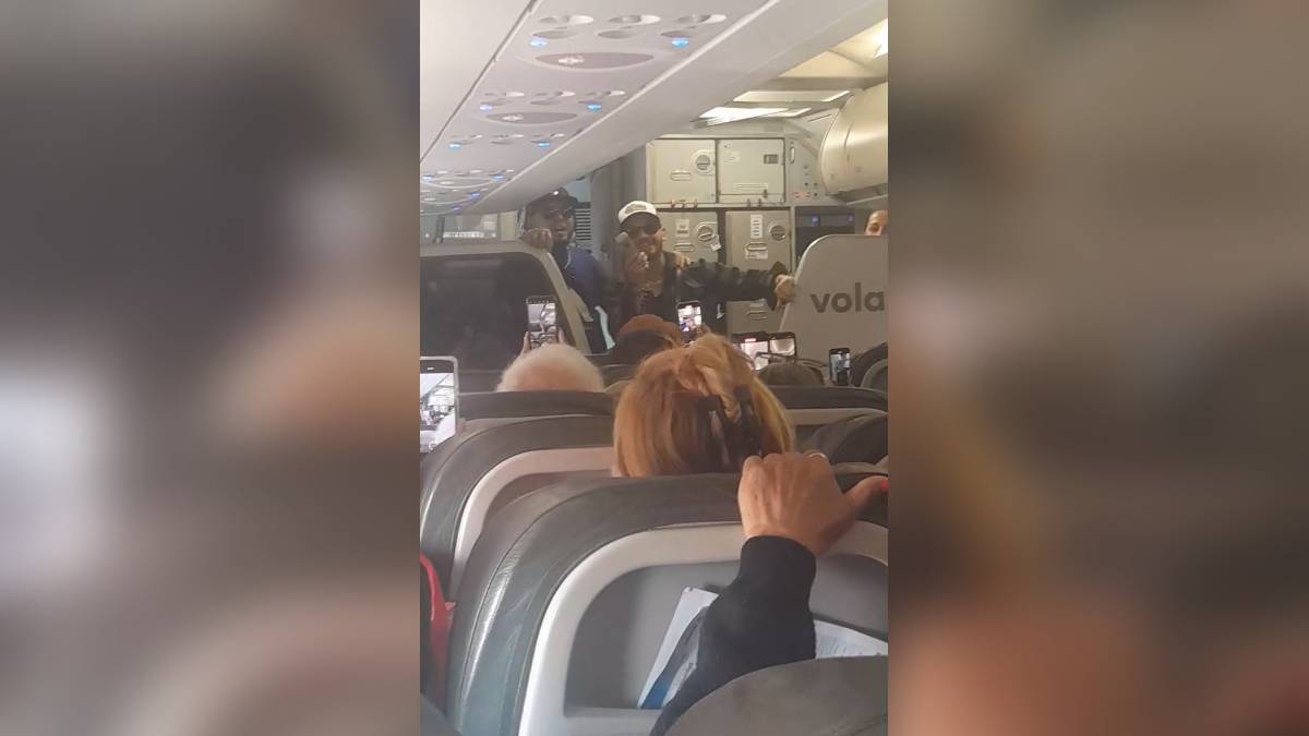 ‘Serenata en las alturas con El Recodo’, sorpresa en vuelo de Volaris Mazatlán-CDMX