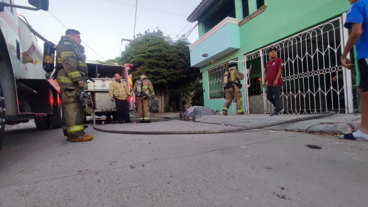 Se incendian tres viviendas en la colonia Álamos 2, en la ciudad de Los Mochis