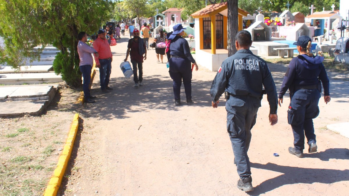 ¿Llevarle música a su tumba? Prohíben bocinas y norteños en panteones de Mazatlán