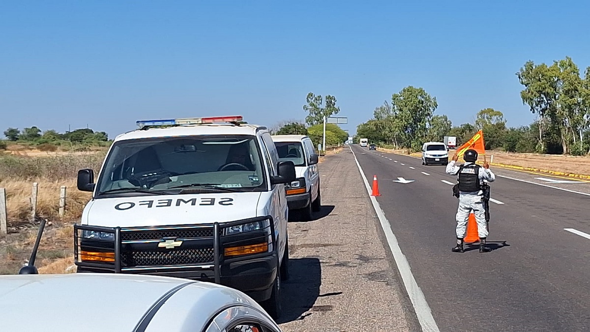 Localizan a dos hombres ejecutados en el km 55 de la carretera Mazatlán-Culiacán