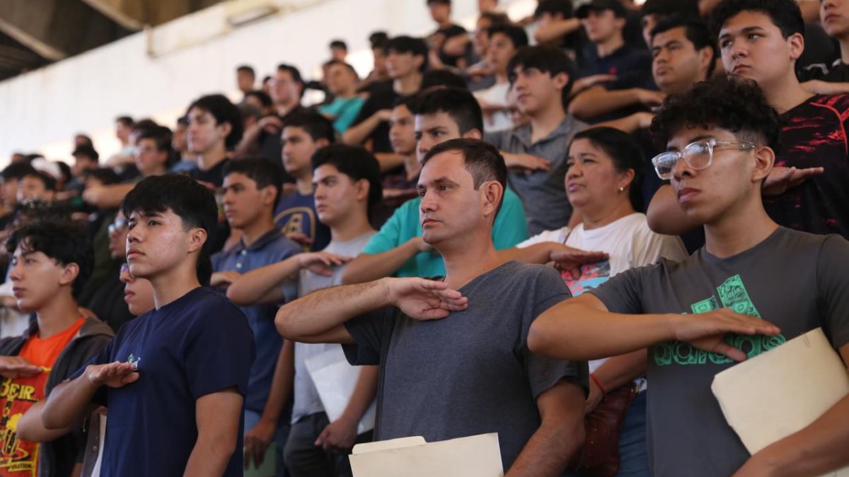 ¡Listos para servir! Más de mil 400 jóvenes de Mazatlán participan en el sorteo del Servicio Militar Nacional