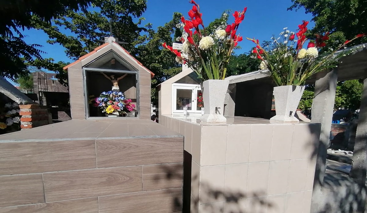 Por violencia, la señora Leovigilda teme llevar flores a la tumba de su hijo en San Ignacio