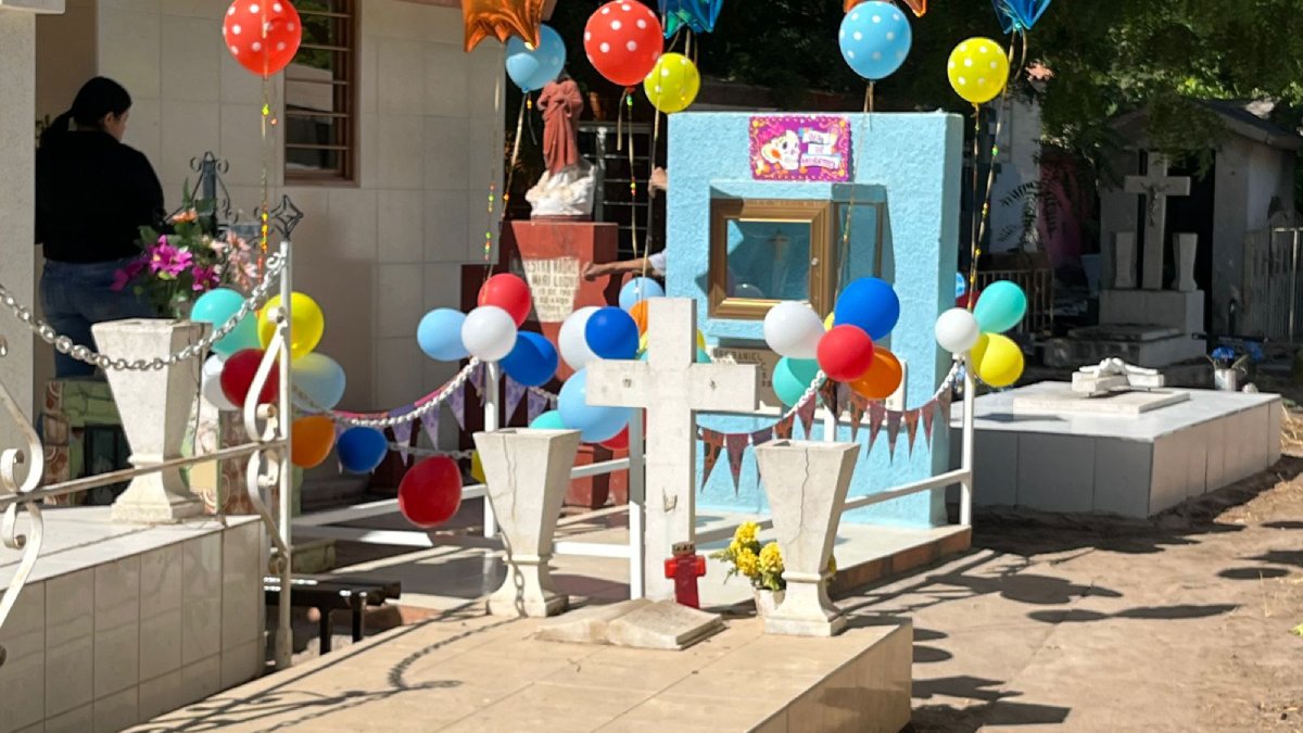Con globos y juguetes guasavenses visitan a sus angelitos