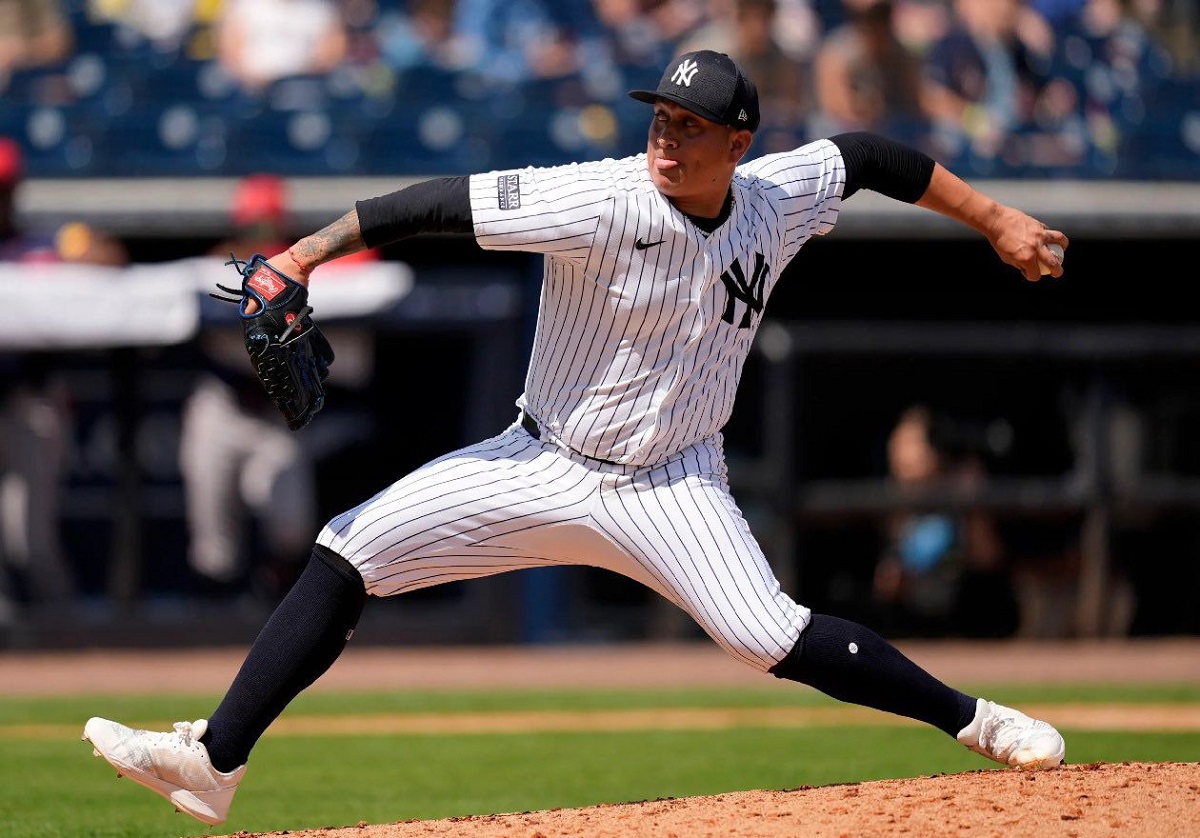 El pitcher Víctor González llega a Los Tomateros de Culiacán