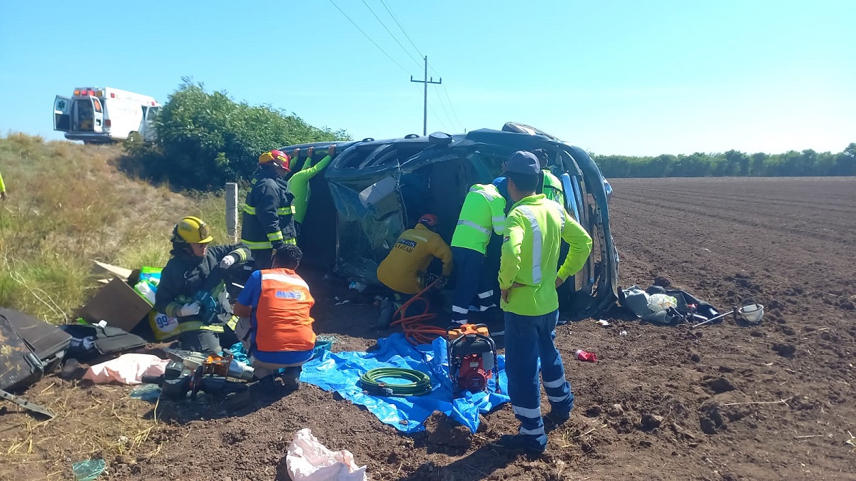 Se accidentan tres estadounidenses sobre la maxipista Culiacán-Mazatlán