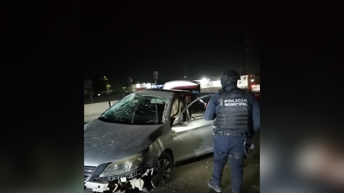 Joven termina lesionado al volcar sobre la México 15, en Guasave