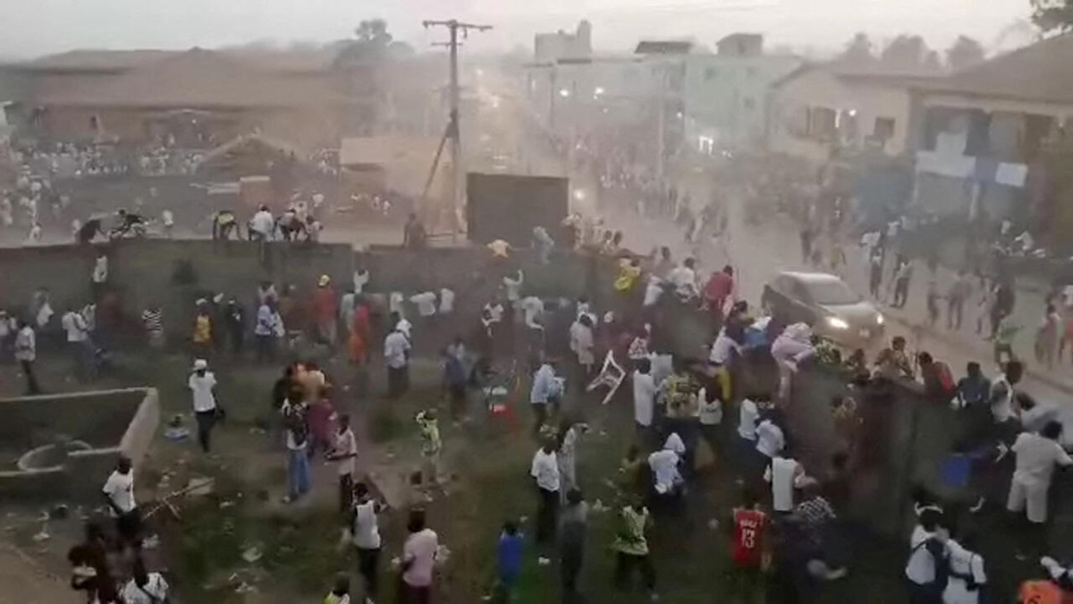  Estampida durante partido de fútbol deja 56 fallecidos en Guinea