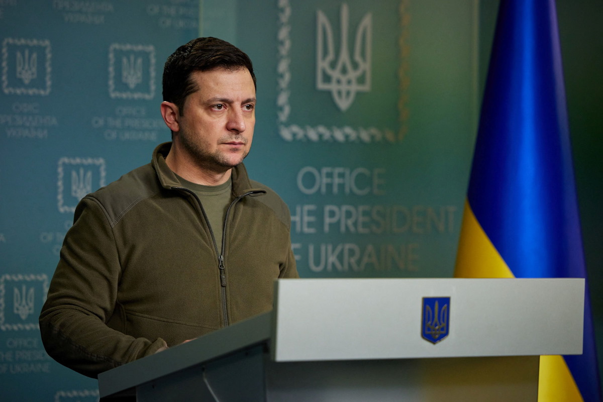 Volodymyr Zelensky culpa a Rusia por choque de avión en Azerbaiyán