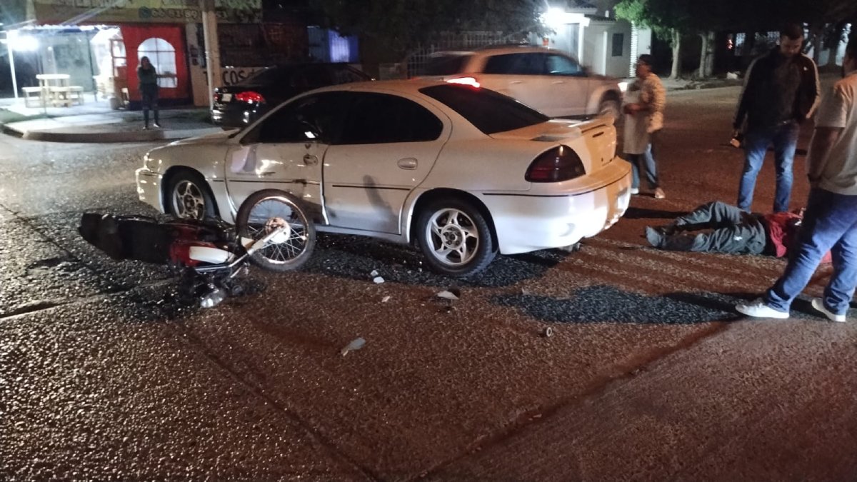 Accidente en la colonia Insurgentes en Los Mochis, deja a un motociclista lesionado