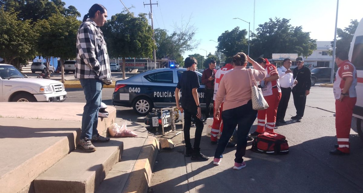 Adulto mayor se pasa un alto en Guasave y lesiona a un motociclista