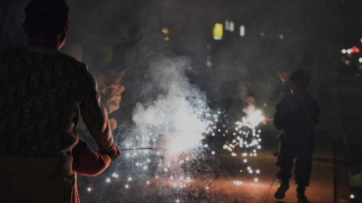 Adulto mayor se destroza una mano al explotarle un cuete en el municipio de Sinaloa