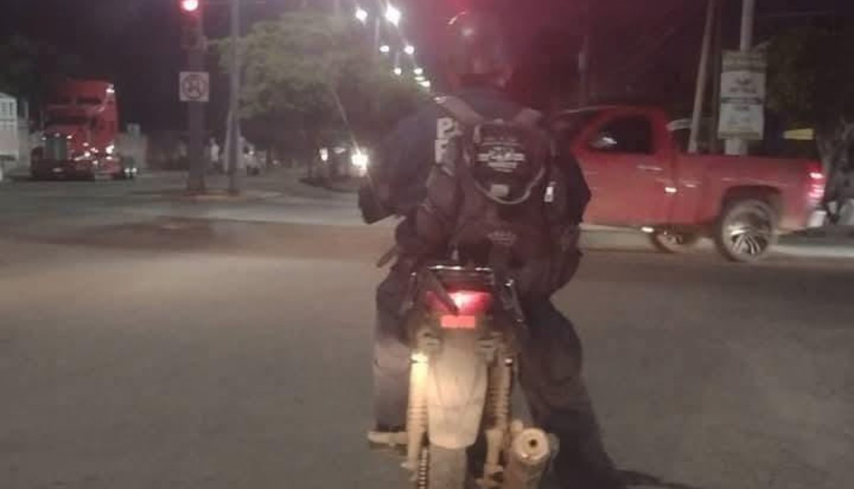 Denuncian en redes a agente en moto sin placa; también a él se le quitará: Alcaldesa