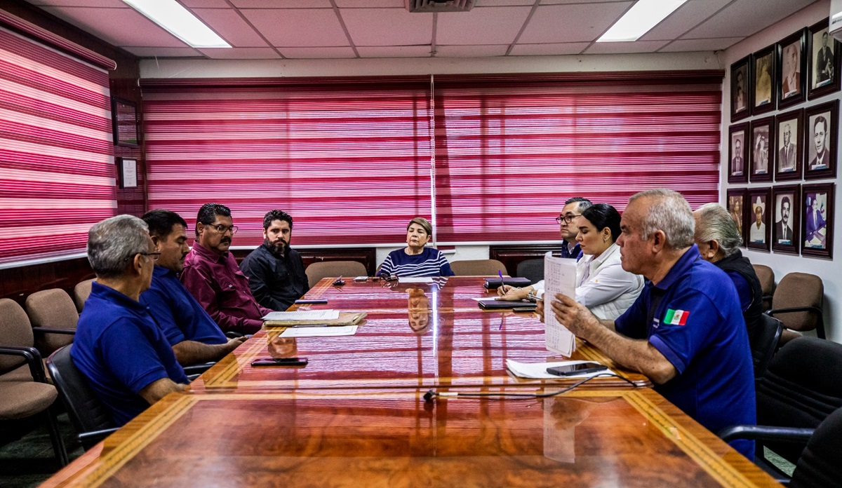 En reunión con Guerreros Azules, alcaldesa de Guasave afirma atenderán necesidades de agentes jubilados