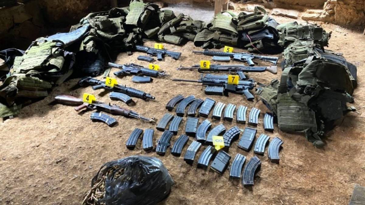 FGR asegura arsenal en rancho de Pantelhó, en Chiapas, tras ataque armado a militares