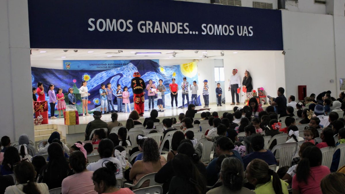 Asociación Foden de Grupo Petroil, realiza posada navideña para cientos de niños en Mazatlán