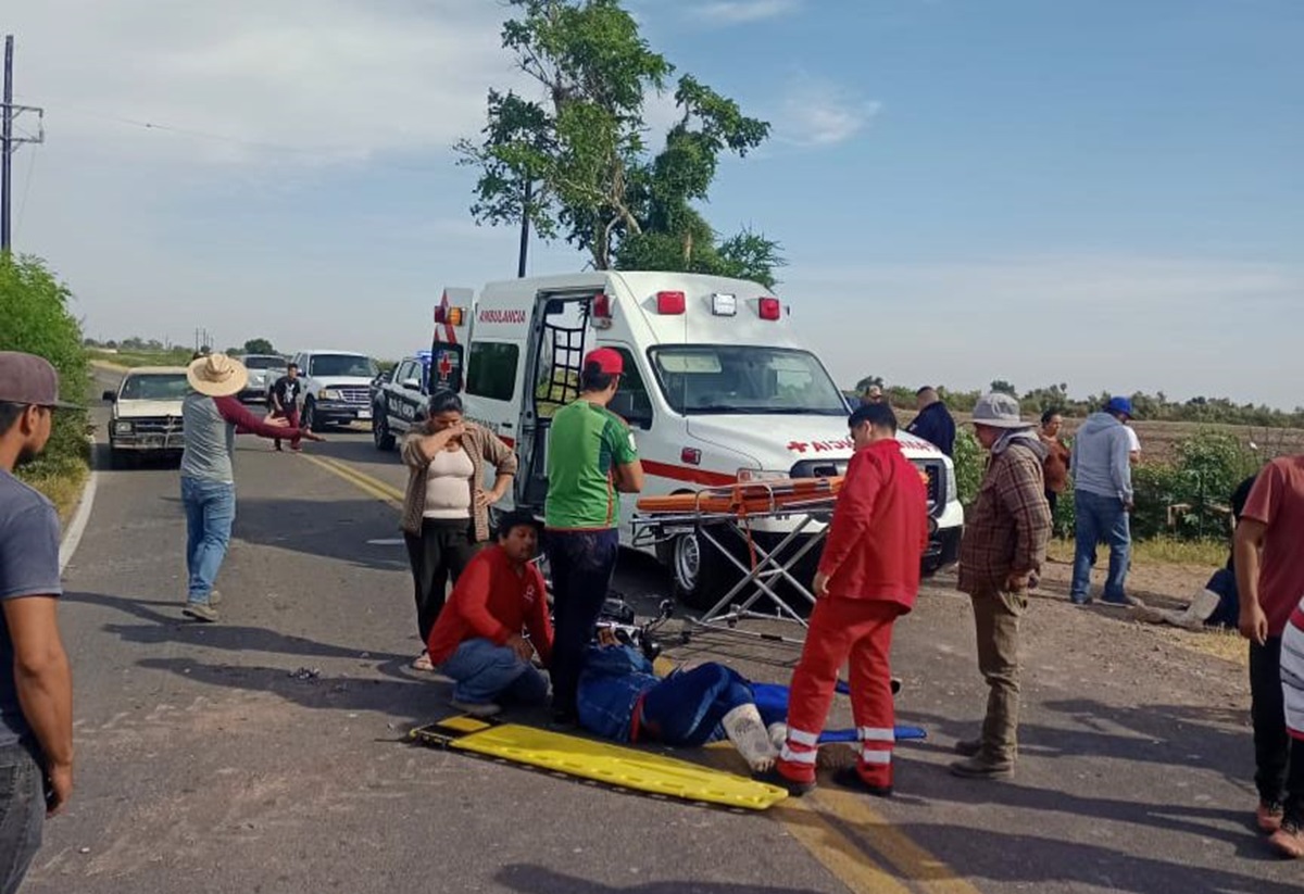 Localizan a dos jovencitos tirados y con lesiones por la carretera a La Brecha, Guasave