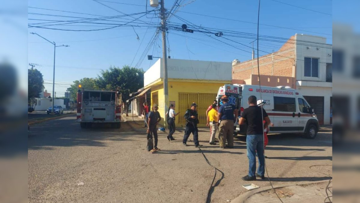 Accidente vial en la calle Walamo deja a una mujer lesionada en Mazatlán