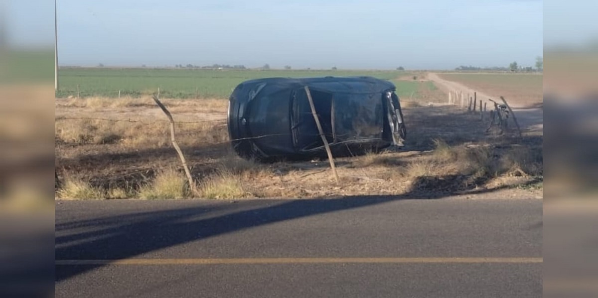 Cerca de Las Américas, Guasave, localizan en abandono un auto volcado