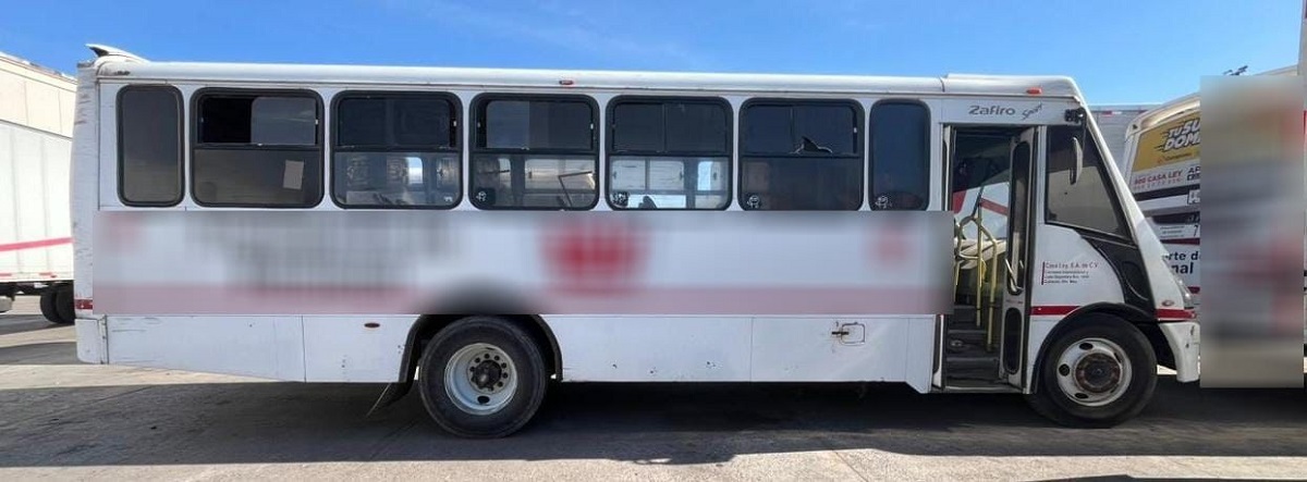 Recuperan camión de reparto que fue despojado ayer por grupo armado al sur de Culiacán