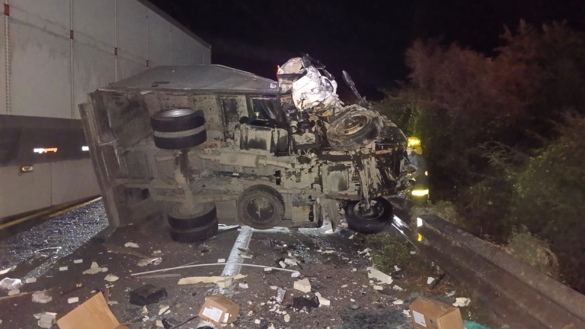 Hay 2 pasajeros graves de camionazo de Escuinapa; 3 mujeres y 2 hombres, los fallecidos