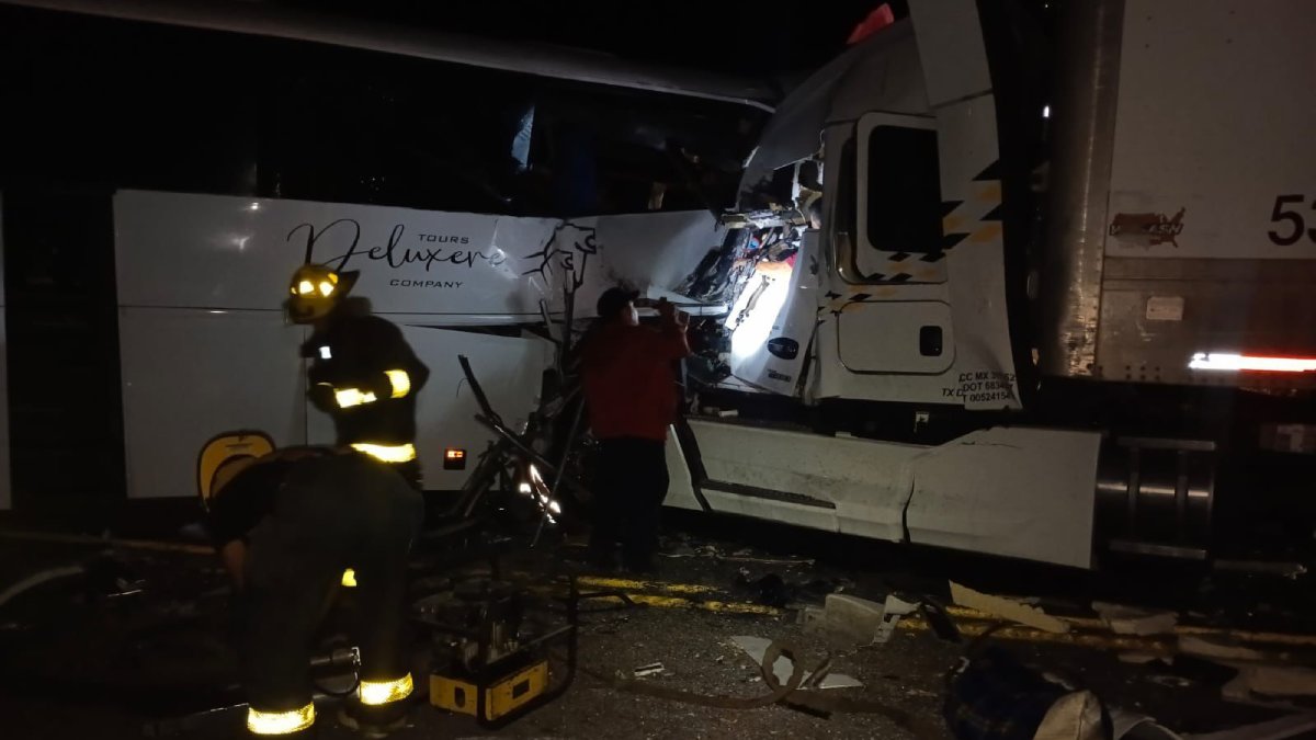 Dos muertos y al menos cinco heridos de consideración, el saldo preliminar del camionazo de la México 15 en Escuinapa