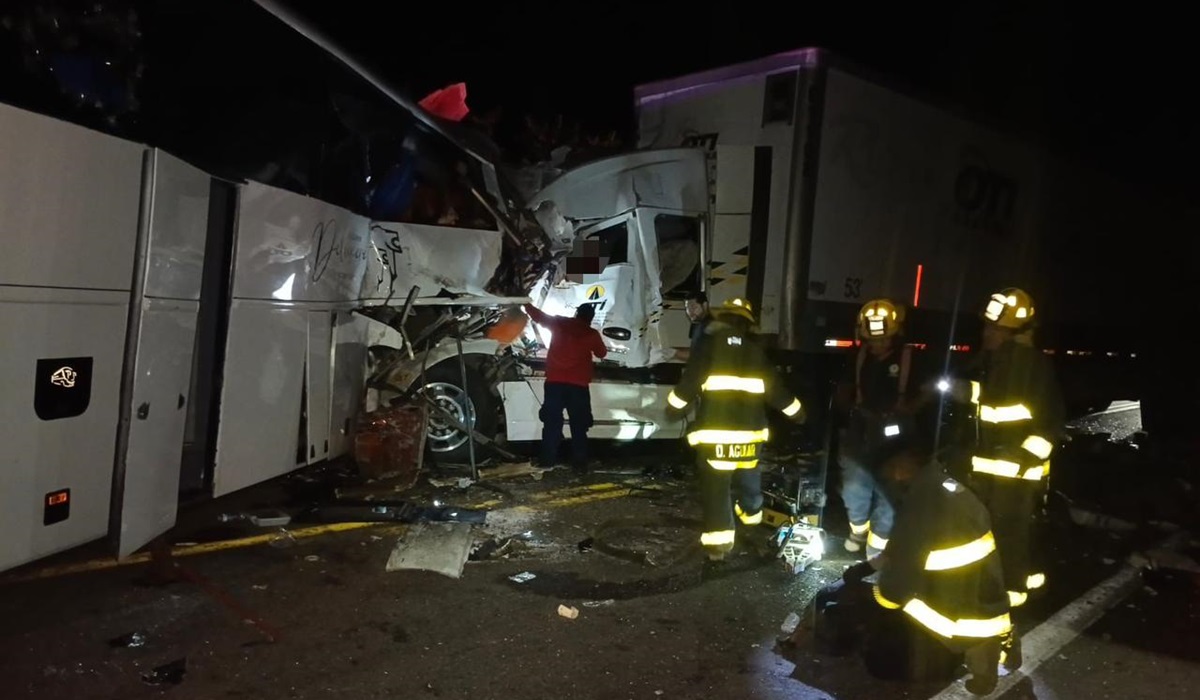 Son cinco muertos y 43 lesionados en camionazo en la México 15 en Escuinapa; lista de pasajeros
