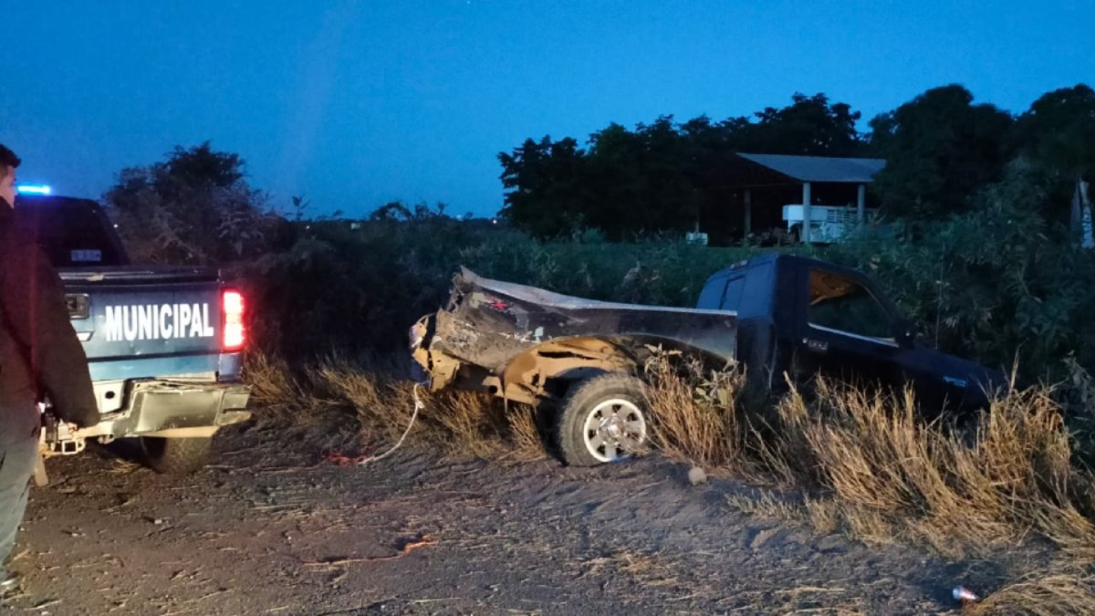Joven protagoniza aparatosa salida de camino en Guasave
