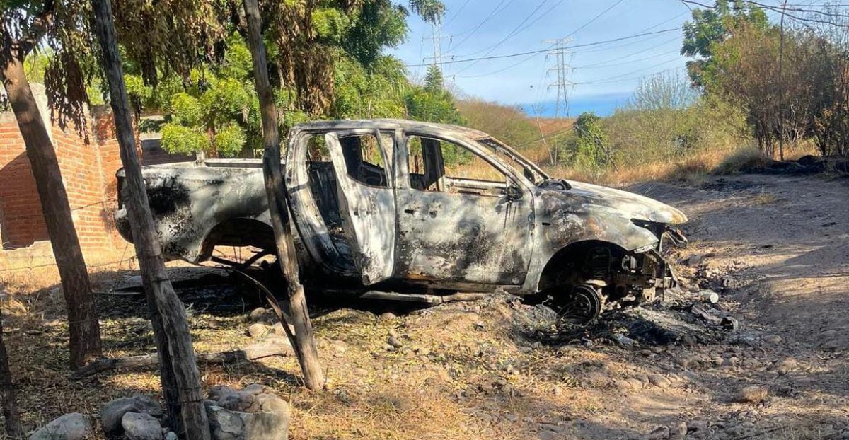 Encuentran camioneta deshuesada, abandonada y quemada al norte de Culiacán