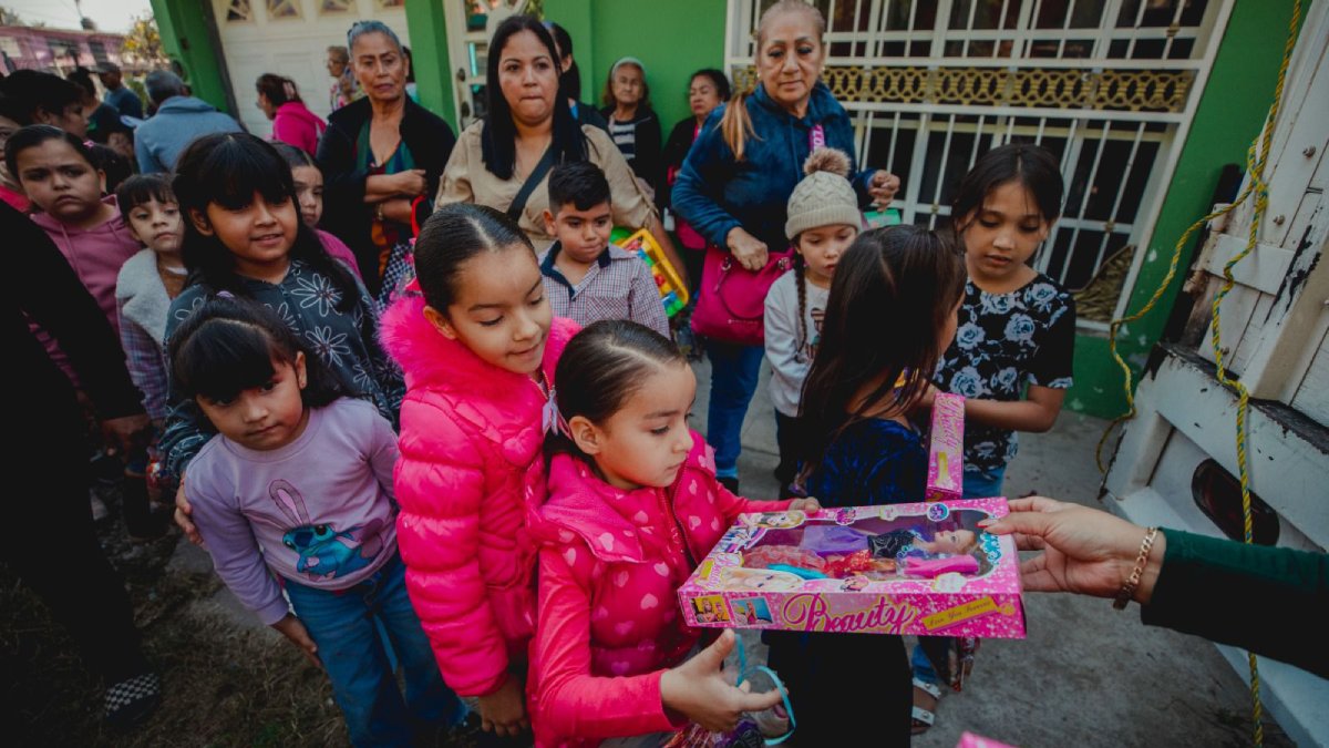 Caravana Navideña del DIF Sinaloa llega a Mazatlán para llevar alegría a las familias